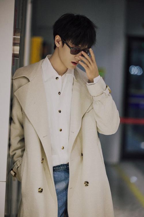 男生白风衣怎么搭配衣服好看图片大全