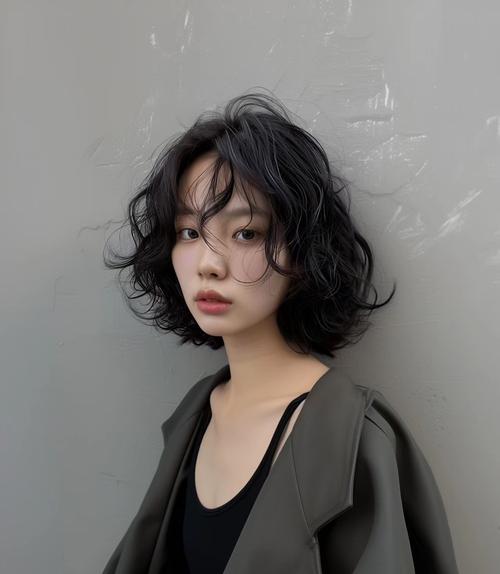 头发短适合烫什么发型