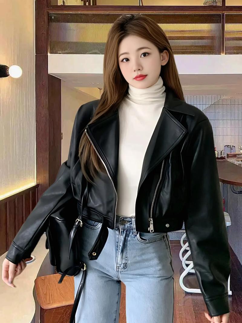 女皮衣配什么裤子好看