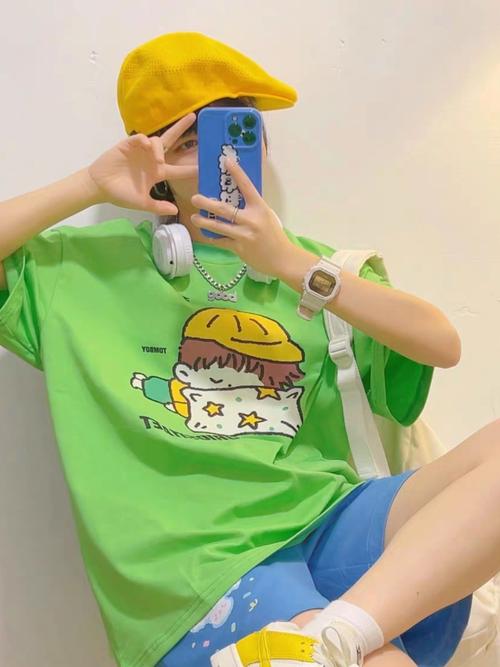 绿色韩版短袖怎么搭配