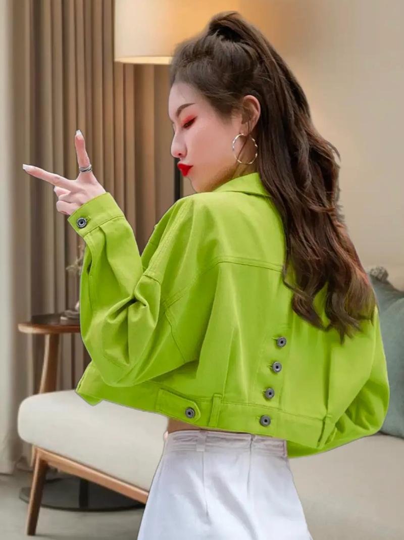 绿色的短外套怎么搭配图片