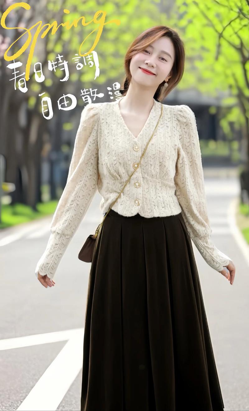 镂空蕾丝上衣怎么搭配