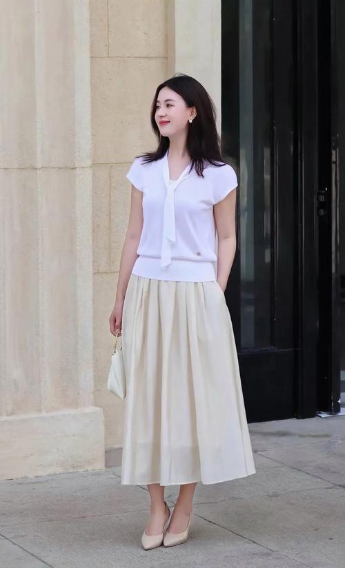 米色裙子搭配什么鞋子