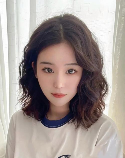 圆脸适合烫什么卷发