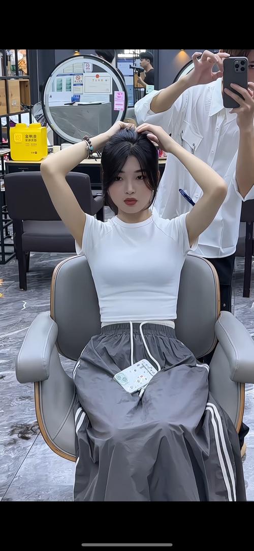 鹅蛋脸配什么发型
