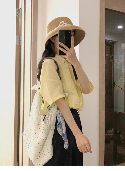 什么颜色衣服显脸白