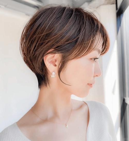女生扁头适合什么发型