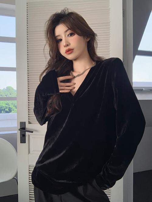 黑色中款上衣怎么搭配图片