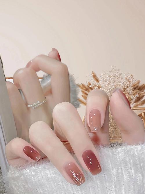 美甲跳色是什么意思