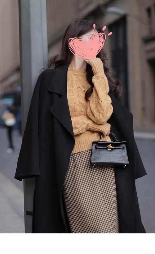 黑色中款上衣怎么搭配什么外套