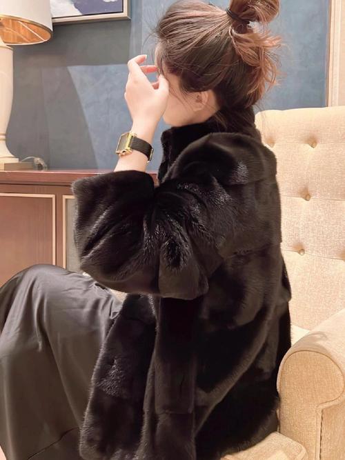 黑色中长款貂怎么搭配好看吗