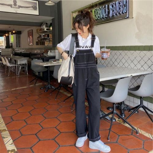 黑色直筒背带牛仔裤怎么搭配什么外套