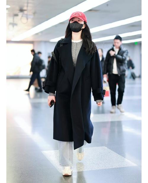 黑色外套 裤子怎么搭配衣服好看图片欣赏