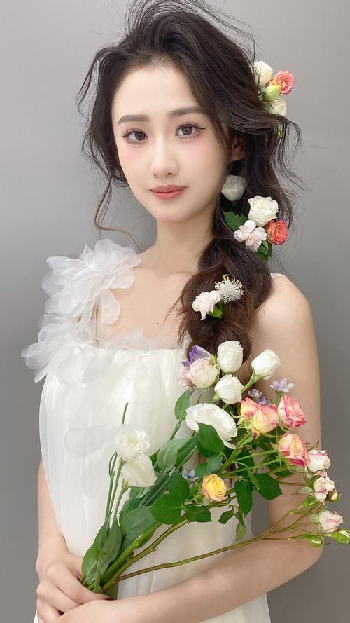 2013最新发型和妆容