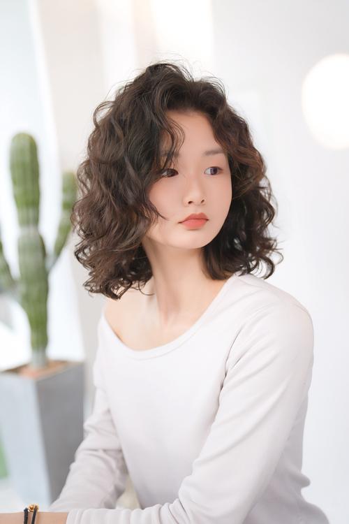 蛋型脸适合什么发型