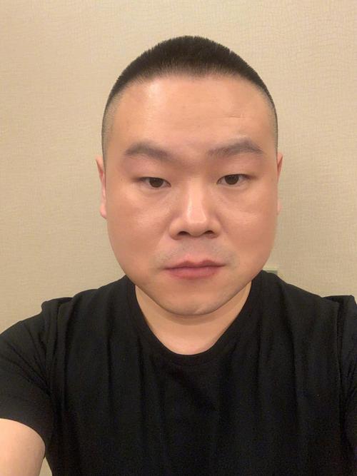 岳云鹏发型叫什么