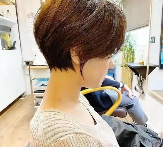 脸大剪什么短发好看