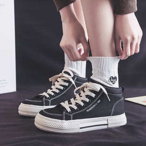 高帮黑色运动鞋怎么搭配衣服好看