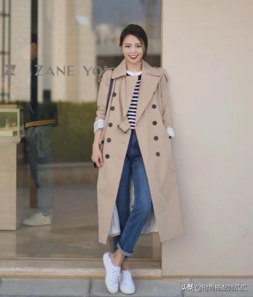 牛仔风衣搭配什么裤子