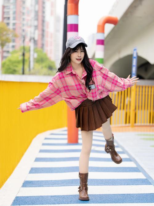 粉色方格衬衫怎么搭配图片
