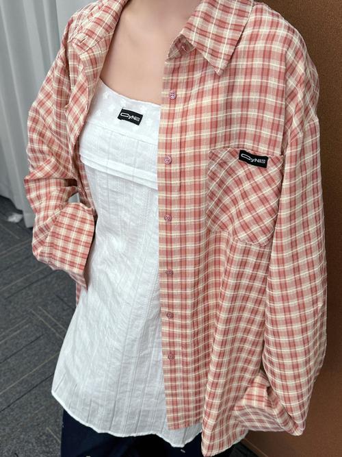 粉色方格衬衫怎么搭配