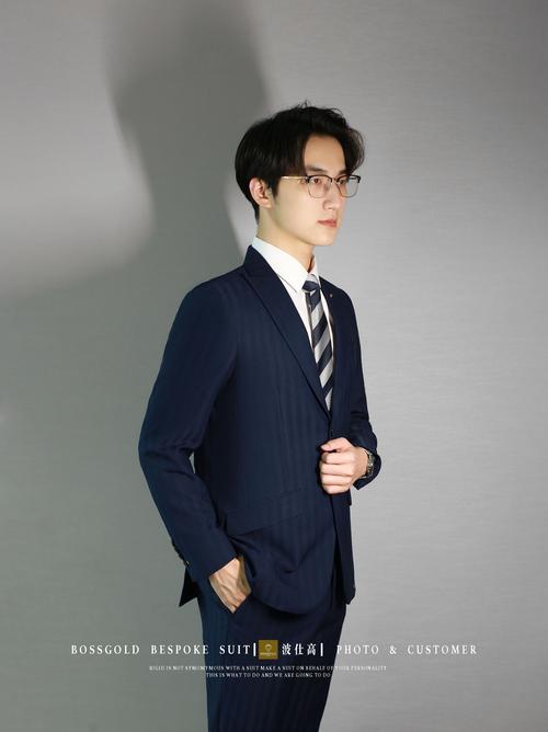 蓝衬衣配什么领带