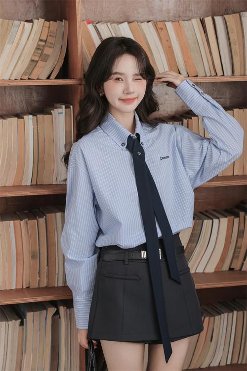 蓝衬衣配什么领带