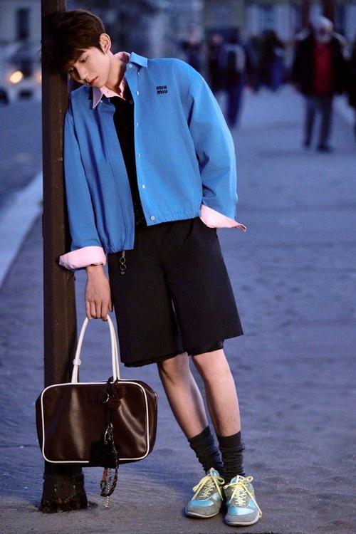 粉蓝色上衣怎么搭配图片欣赏