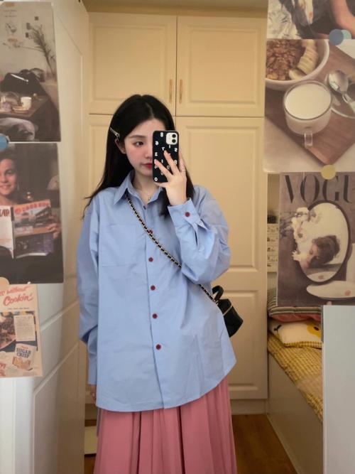 粉蓝色上衣怎么搭配图片欣赏