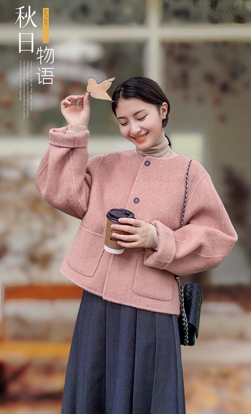 粉红色妮子外套怎么搭配衣服好看图片