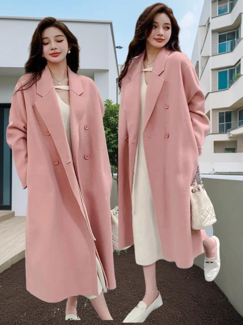 粉红色妮子外套怎么搭配衣服