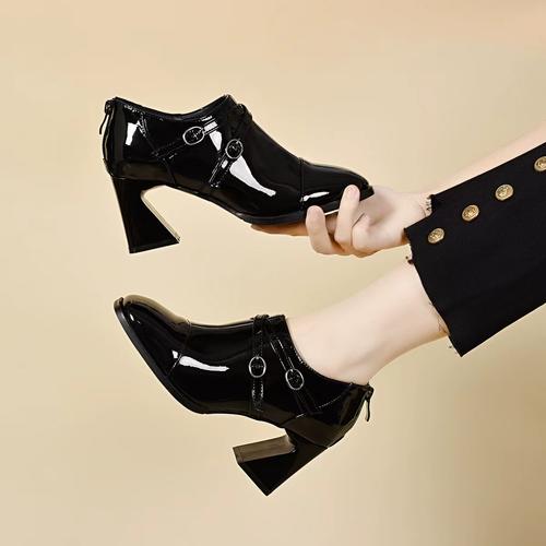 方头皮鞋怎么搭配裙子