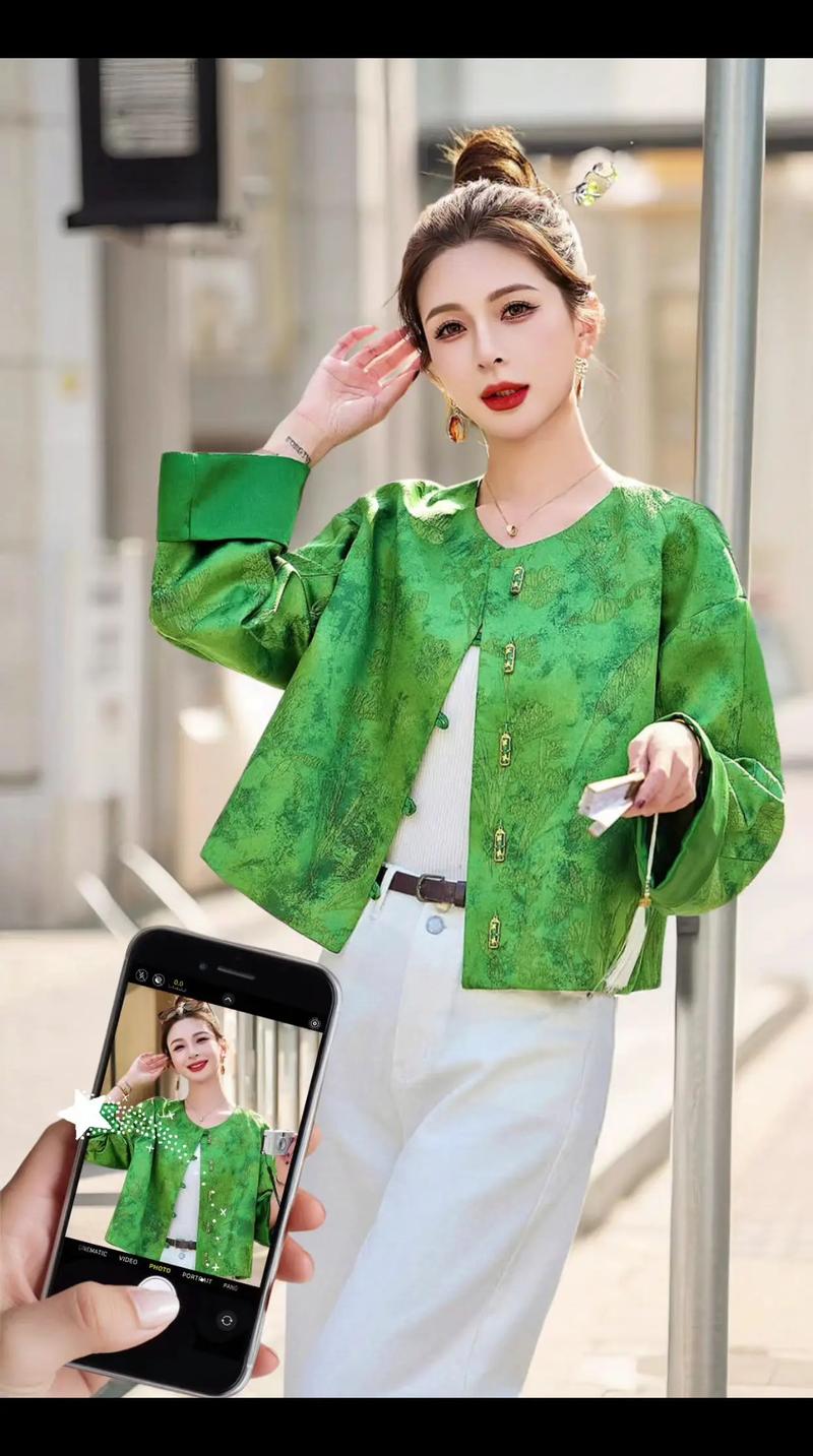 短款外套绿色怎么搭配衣服图片大全