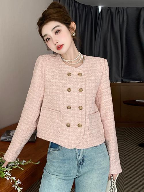 短款秋季上衣怎么搭配什么外套