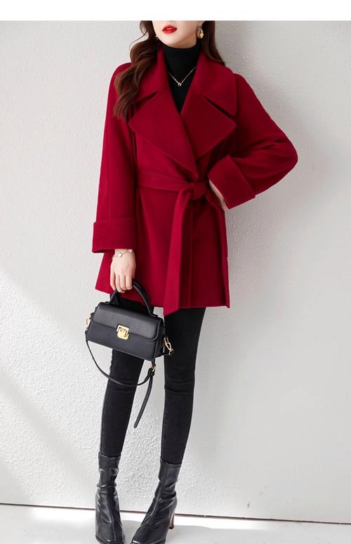 短款红羊绒大衣怎么搭配图片欣赏