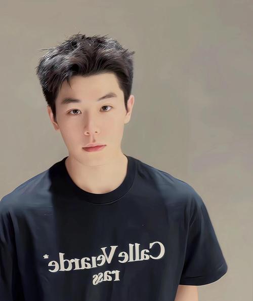 菱形脸适合什么发型男生