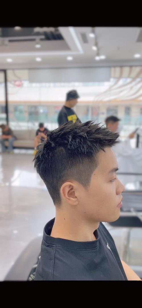 菱形脸适合什么发型男生