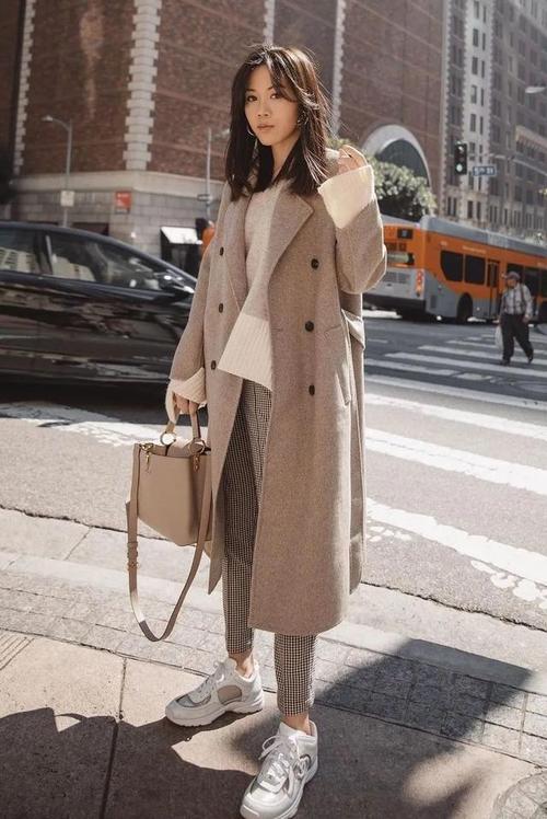 穿大衣配什么鞋子好看