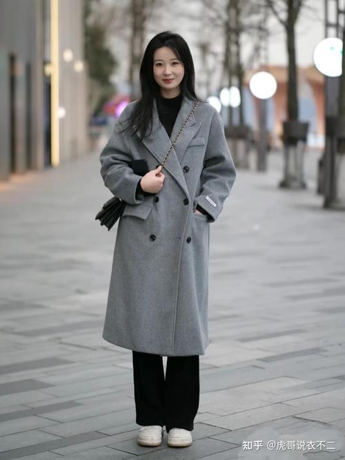 穿大衣配什么鞋子好看