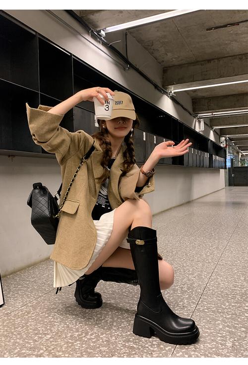 大粗跟靴子怎么搭配