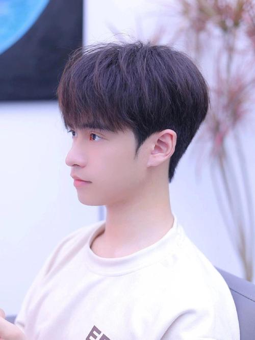 男生什么样的发型好看
