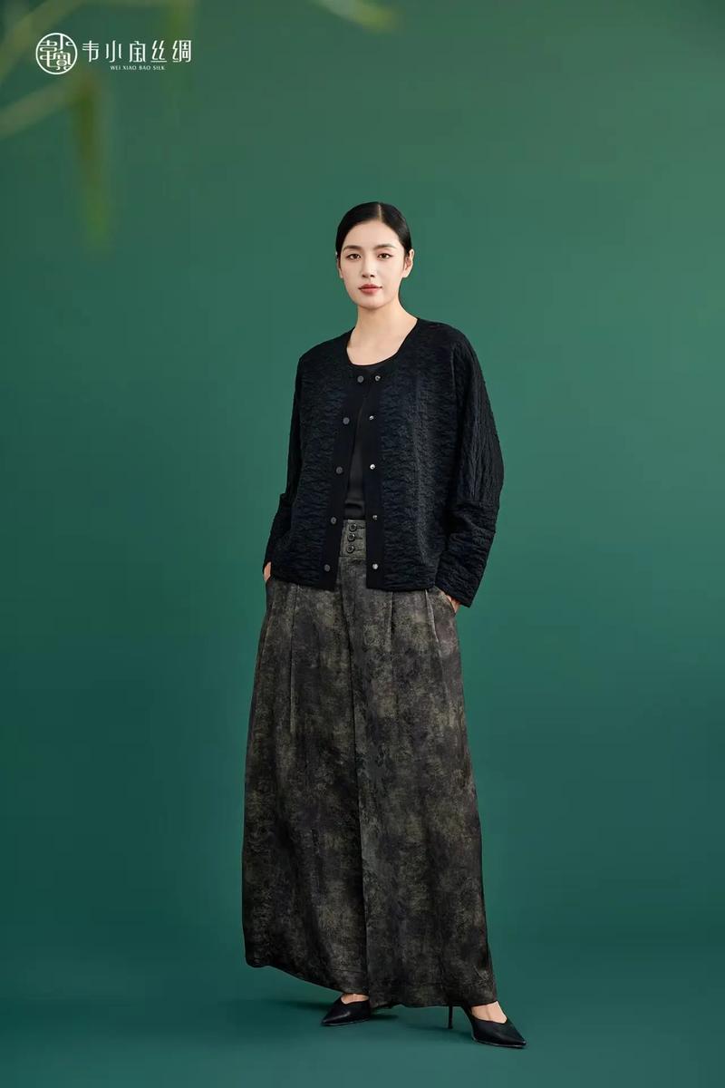 蝙蝠袖宽松外套怎么搭配