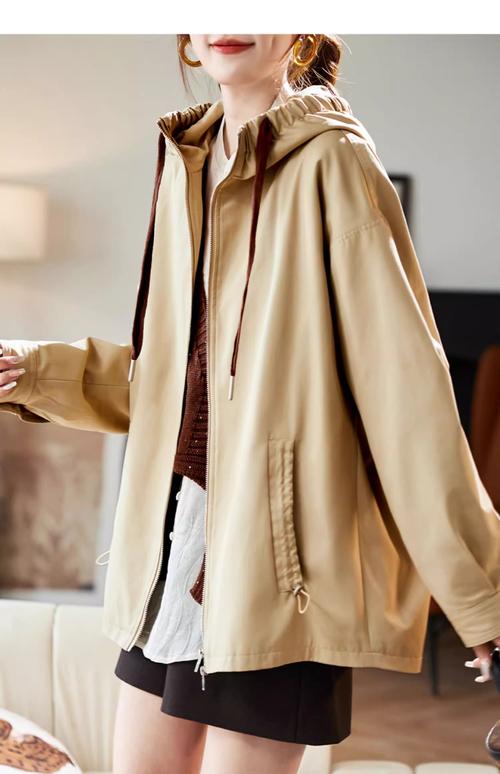 蝙蝠袖宽松外套怎么搭配