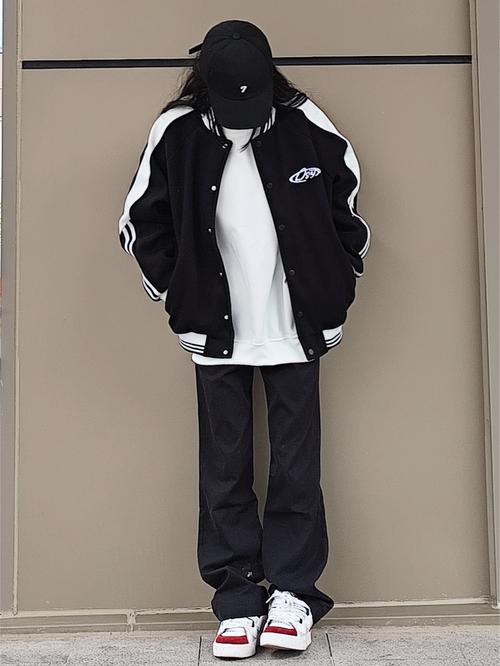 棒球中长t恤怎么搭配什么裤子好看吗