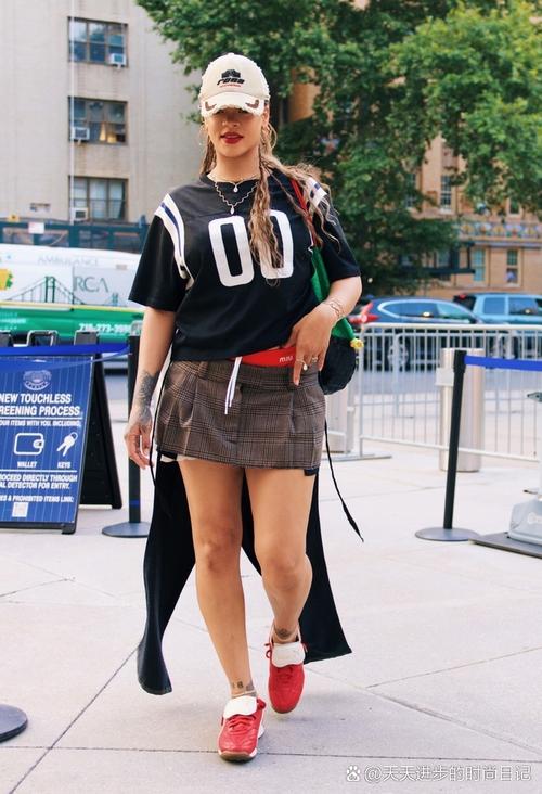 棒球中长t恤怎么搭配什么裤子好看吗