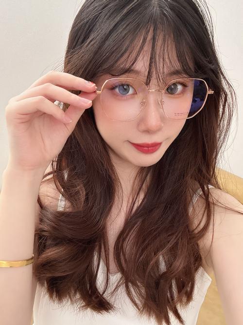 脸小戴什么眼镜好看
