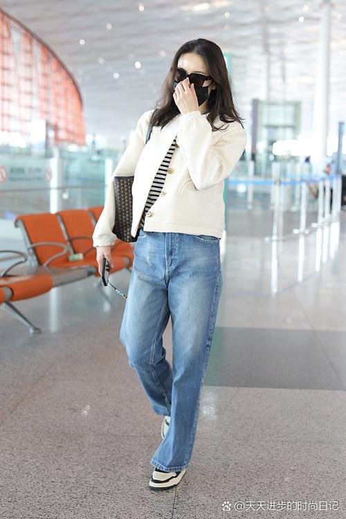 白夹克和短袖怎么搭配图片