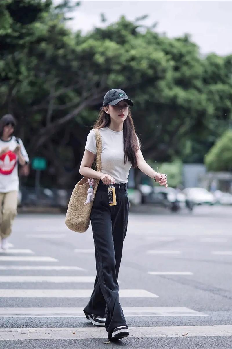 白t黑裤子怎么搭配