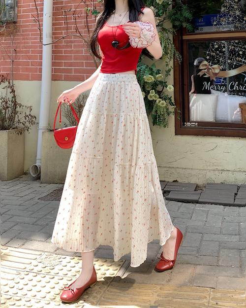 摆裙怎么搭配衣服图片欣赏