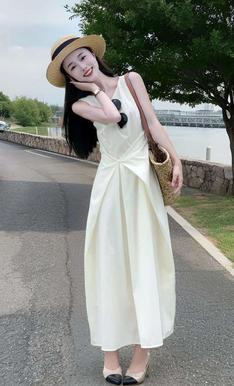 白色长款裙子怎么搭配什么裤子